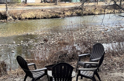 Elizabethtown Cabin | Cozy, Pet friendly 1-bedroom cabin, on the serene Bouquet river.
