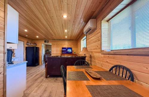 Sequim Apartment | Cozy Pine Getaway