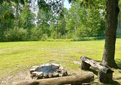 Hale House | Cozy Private Log Cabin on acreage