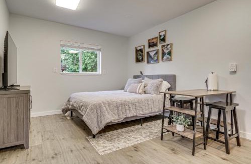 Woods Creek Apartment | Cozy Quaint Cottage: Park-Like Setting