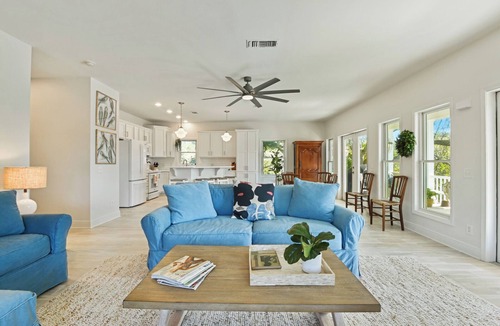 Henderson Point Cottage | Cozy Raised Cottage Overlooking Beautiful Bayou Mallini.
