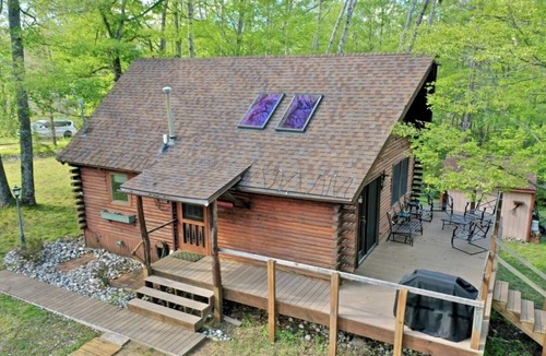 Merritt Cabin | Cozy Riverfront Cabin steps away from National Forest trails