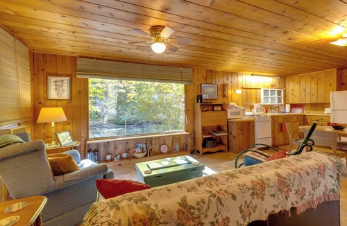 Mayfield Apartment | Cozy 'Rivershire Retreat Cabin' Near Traverse City
