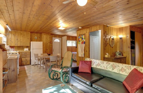 Mayfield Apartment | Cozy 'Rivershire Retreat Cabin' Near Traverse City