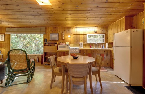Mayfield Apartment | Cozy 'Rivershire Retreat Cabin' Near Traverse City