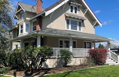Forest Grove Bed & Breakfast | Cozy room in Bed & Breakfast in an updated historic home in Forest Grove, Oregon