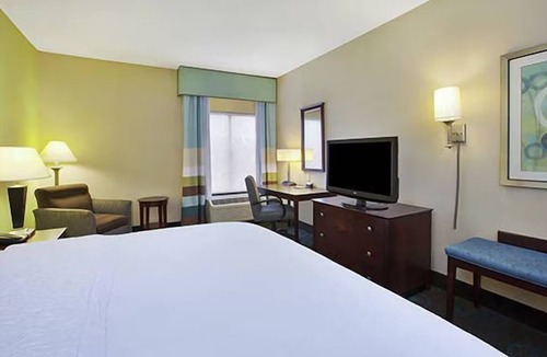 South Bend Hotel | Cozy Room w/Comfy Beds, and Complimentary Hot Breakfast - Parking