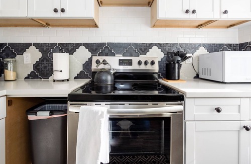 Salinas House | Cozy & Rustic APT w/ All Amenities near Monterey