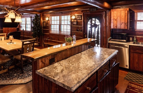 Hayward Cabin | Cozy, Rustic Luxury Cabin on Round Lake, with all of the modern conveniences!
