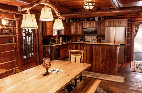 Hayward Cabin | Cozy, Rustic Luxury Cabin on Round Lake, with all of the modern conveniences!