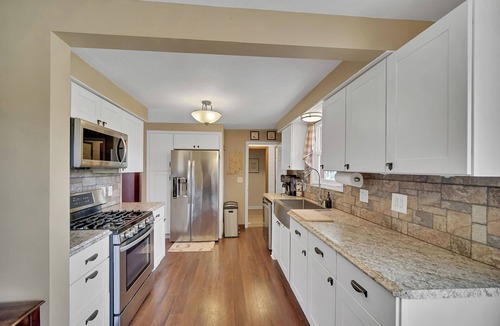 Michigan City House | Cozy Secluded Estate with a Private Pond - Easy Access and Pet Friendly