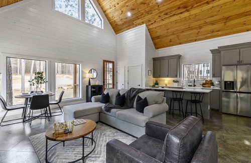 Pickens Cabin | Cozy serene couples cabin w Hot Tub/great location