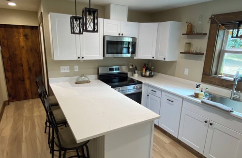 Castle Rock Apartment | Cozy shop apartment with AC in charming Castle Rock, WA off the beaten path