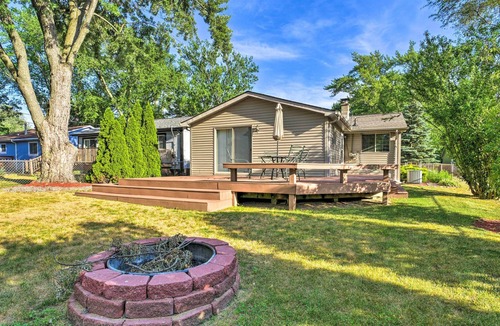 Commerce Township House | Cozy Southeast Michigan Home w/ Private Yard