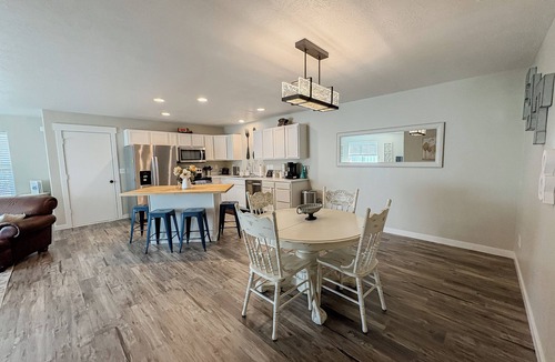 Independence House | Cozy Stay in Wine Country