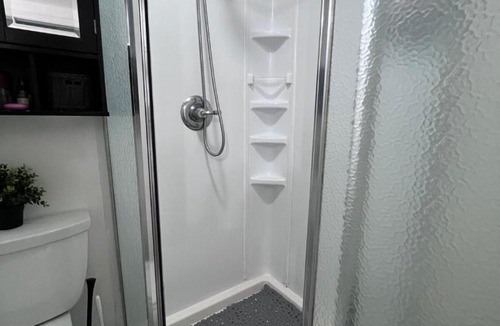 Everett House | Cozy Suburb Studio - Private Entrance