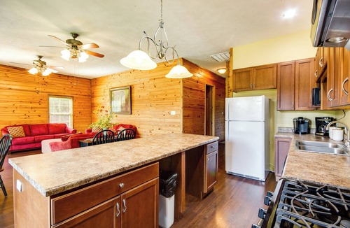 Summit Cabin | Cozy Summit Cabin w/Hiking Trails & Fishing Pond!