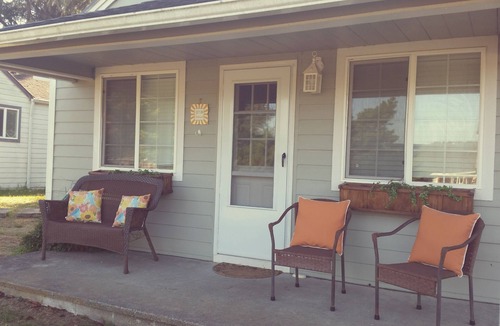 Sunset Beach House | Cozy Sunset Beach Cottage By Lake and Ocean, Peaceful Setting *Wi-Fi*