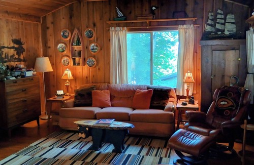 Spruce Cabin | Cozy up-north cabin near lake