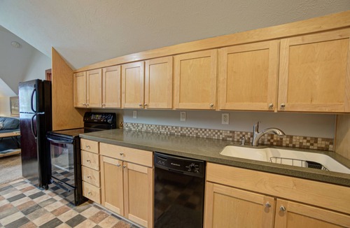 Holland Apartment | Cozy Upper Level Apartment - Walkable Holland Neighborhood