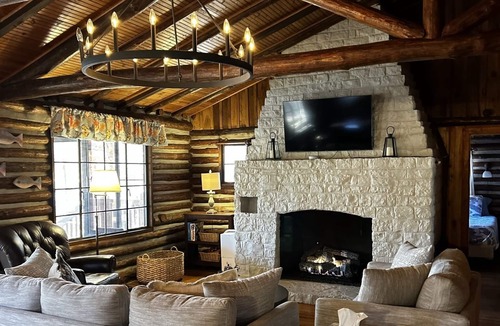 Andersonville Cabin | Cozy Waterfront Cabin on Norris lake