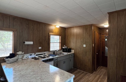 Bernice Cabin | Cozy Waterfront Cabin on Lake D'Arbonne