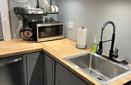 Detroit Apartment | Cozy Work-From-Home Haven