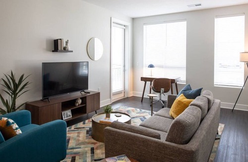 Central Business District Apartment | Cozysuites l Luxe 2BR in Downtown Cincinnati #5