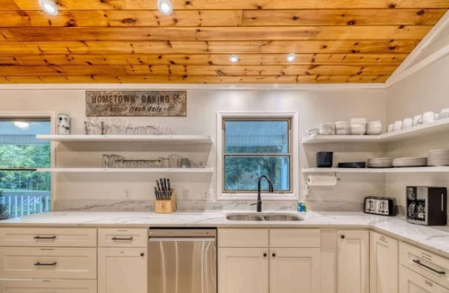 Ellijay Cabin | Creekfront 30-Acre Retreat Hot Tub & Firepit