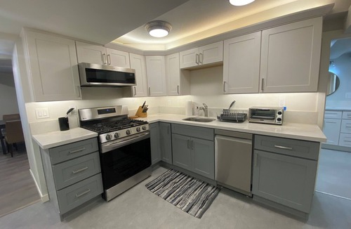 Marshall Park House | Creekside getaway close in with trees, creek, and deer. Newly remodeled!