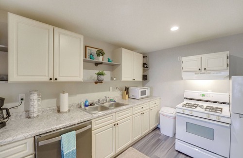 Port Huron Condo | Creekside Picnic Area! Stay Near Blue Water Bridge