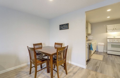 Port Huron Condo | Creekside Picnic Area! Stay Near Blue Water Bridge