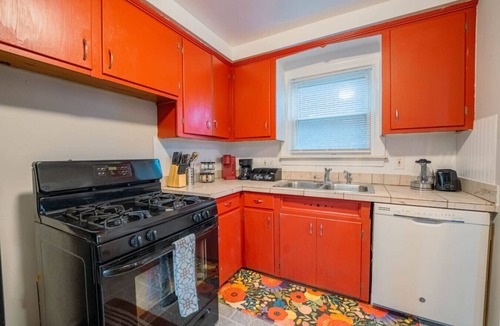 Lincoln Park House | Crew & Cast Haven - Work & Fishers Friendly Stay