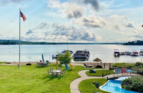 Conway Condo | Crooked Lake Waterfront Condo | Sleeps 2