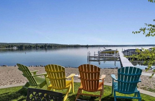 Conway Condo | Crooked Lake Waterfront Condo | Sleeps 2