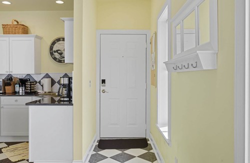 Beulah Apartment | Crystal View, Suite 3