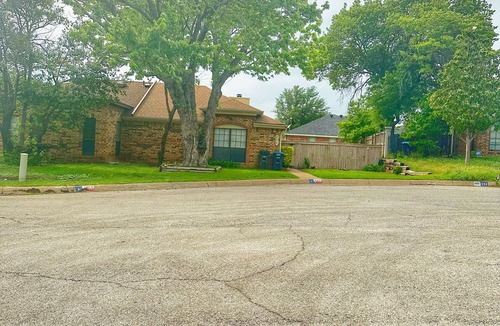 Fort Worth House | Ctrl+Alt +Relax - Cozy Work Stay house with WiFi, AC in Fort Worth