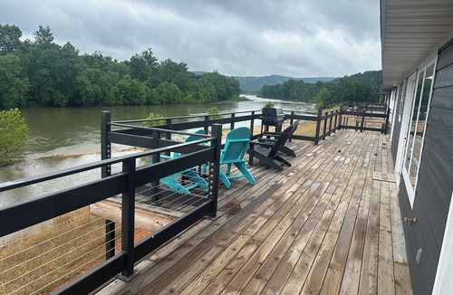 Van Buren House | CURRENT RIVER FRONT CABIN … 4 bed room on the waters edge