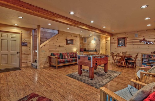 Oregon Water Wonderland Cabin | Custom Built Log Cabin Deschutes River, floating