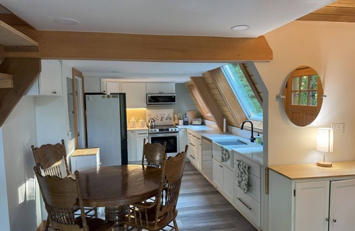 Marcola Cabin | Custom cabin overlooking the McKenzie River. River access, hot tub, and solitude