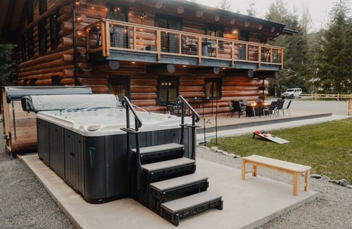 Ashford Cabin | Custom Rainier Cabin-Swim Spa-Sauna-2Kings
