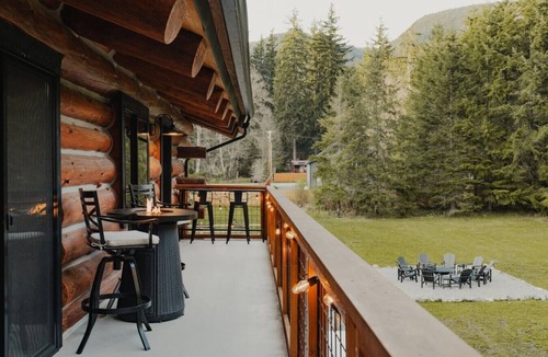 Ashford Cabin | Custom Rainier Cabin-Swim Spa-Sauna-2Kings