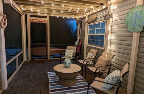 Key Largo Village House | Cute and Cozy Cottage on a Corner Lot - Close to Dock and Beach!