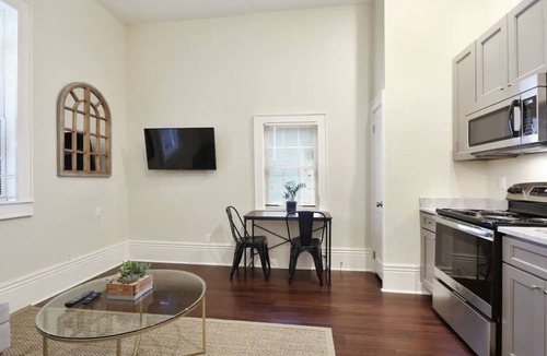 Seventh Ward Apartment | Cute centrally located 1bed 1bath walk to French Q, Bourbon St & Jazz venues