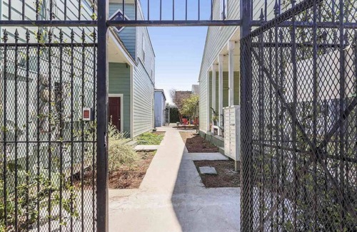 Seventh Ward Apartment | Cute centrally located 1bed 1bath walk to French Q, Bourbon St & Jazz venues