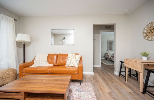 Midland House | Cute Convenient Midland Duplex