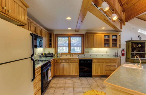 Downtown Cannon Beach House | Cute Cottage with Close Beach Access & Free WiFi - Dogs Welcome