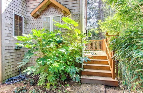 Downtown Cannon Beach House | Cute Cottage with Close Beach Access & Free WiFi - Dogs Welcome