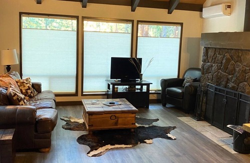 Black Butte Ranch Cabin | Cute & Cozy Cabin in Black Butte Ranch