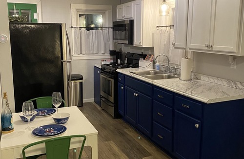 Prudenville Cottage | Cute, cozy, updated cottage just steps from gorgeous Houghton Lake
